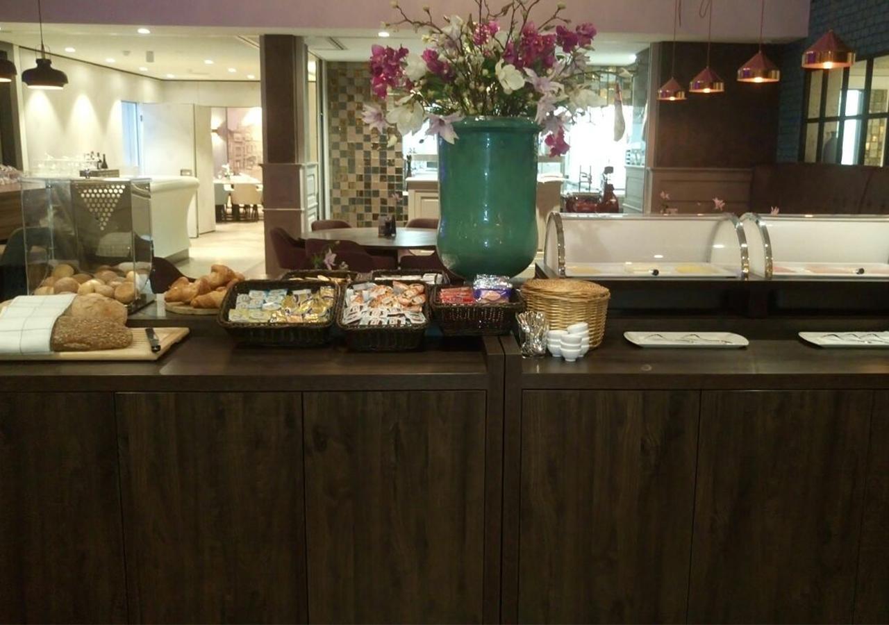 Brasserie-Hotel Antje Van De Statie Веерт Екстериор снимка