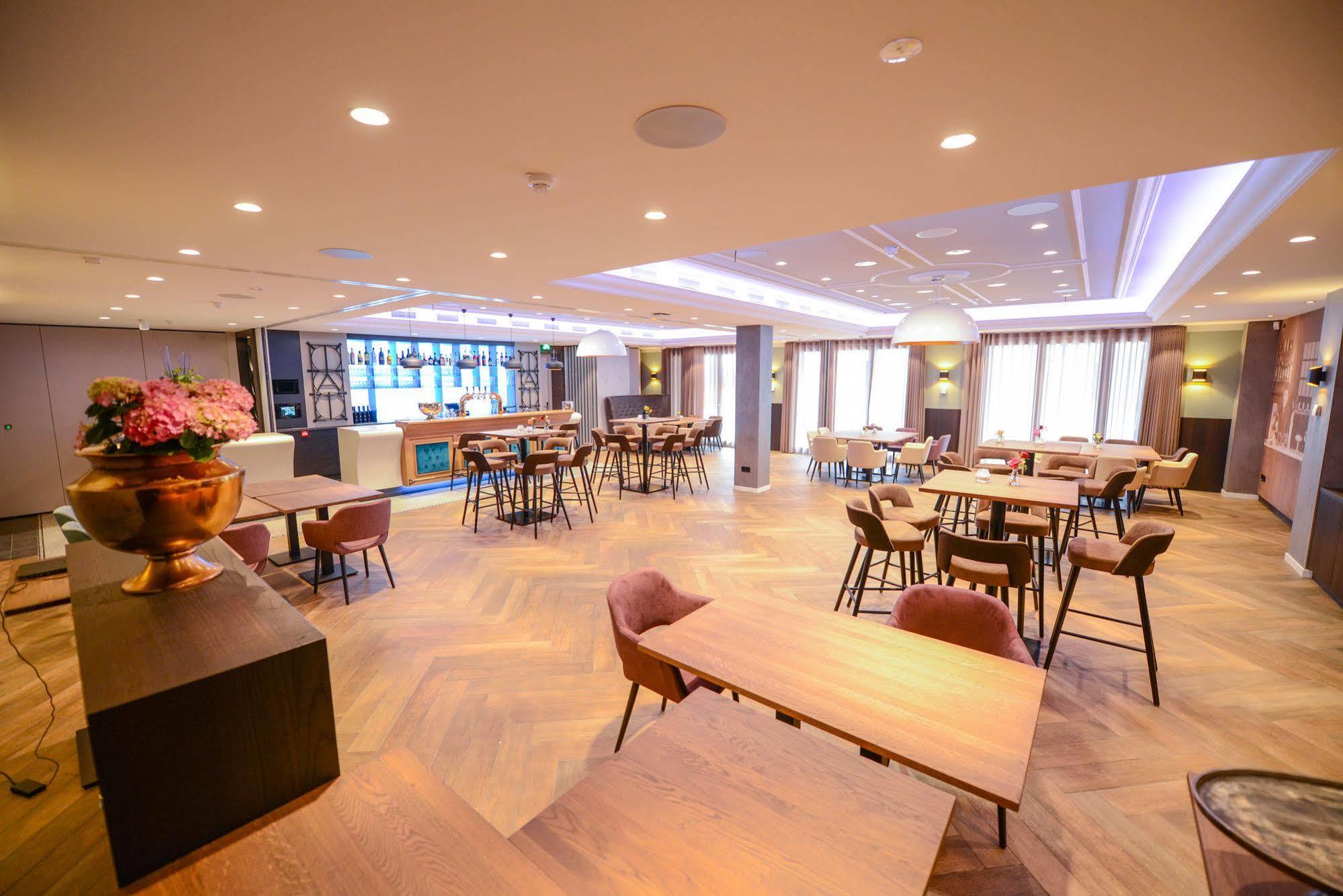 Brasserie-Hotel Antje Van De Statie Веерт Екстериор снимка